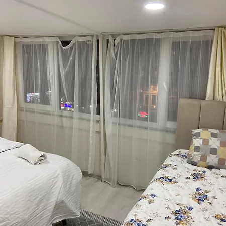 HOmE SUITE Aparthotel 4*